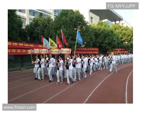 青春无畏追梦路足球明星的奋斗与荣耀宣言